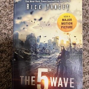 The 5th Wave Book